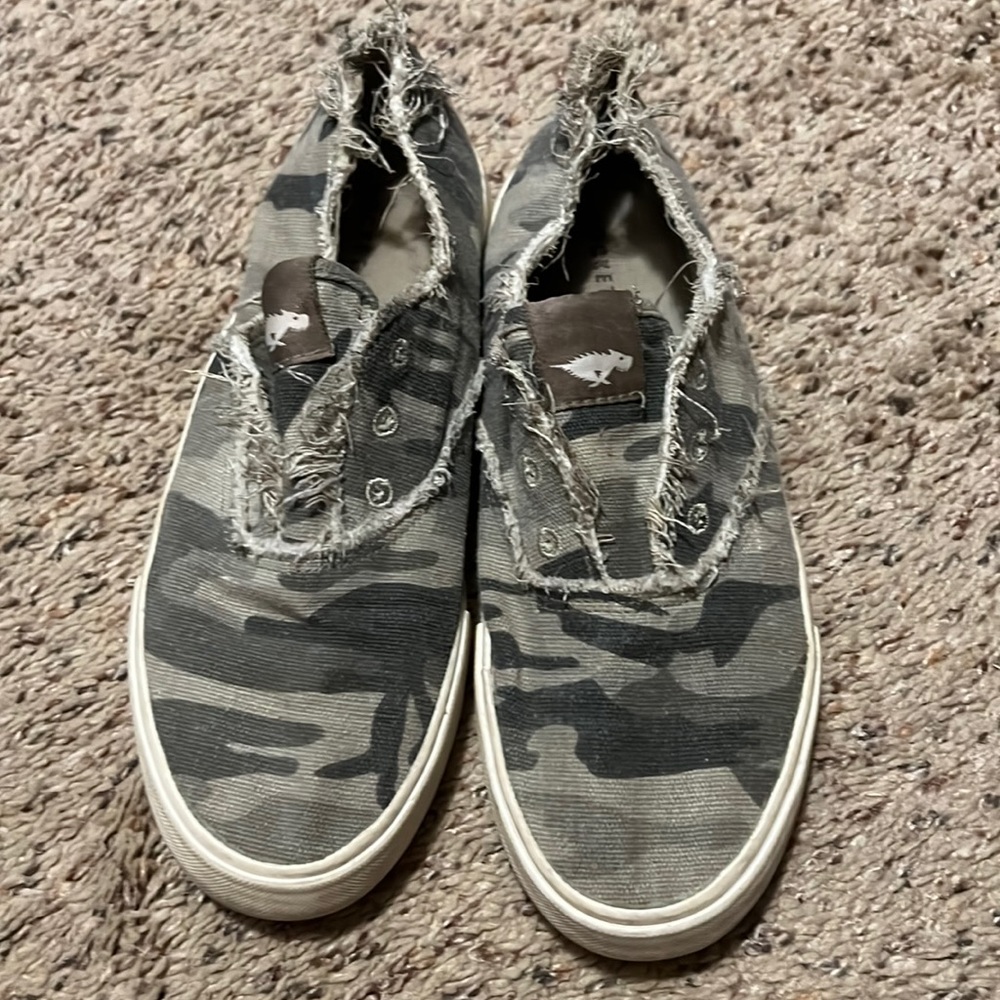 Camo slip on rocket dog